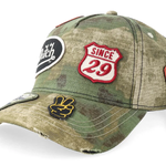 Von Dutch A-Frame cap med oval patch og grøn camo design, stilfuld kasket i slidstærkt materiale.