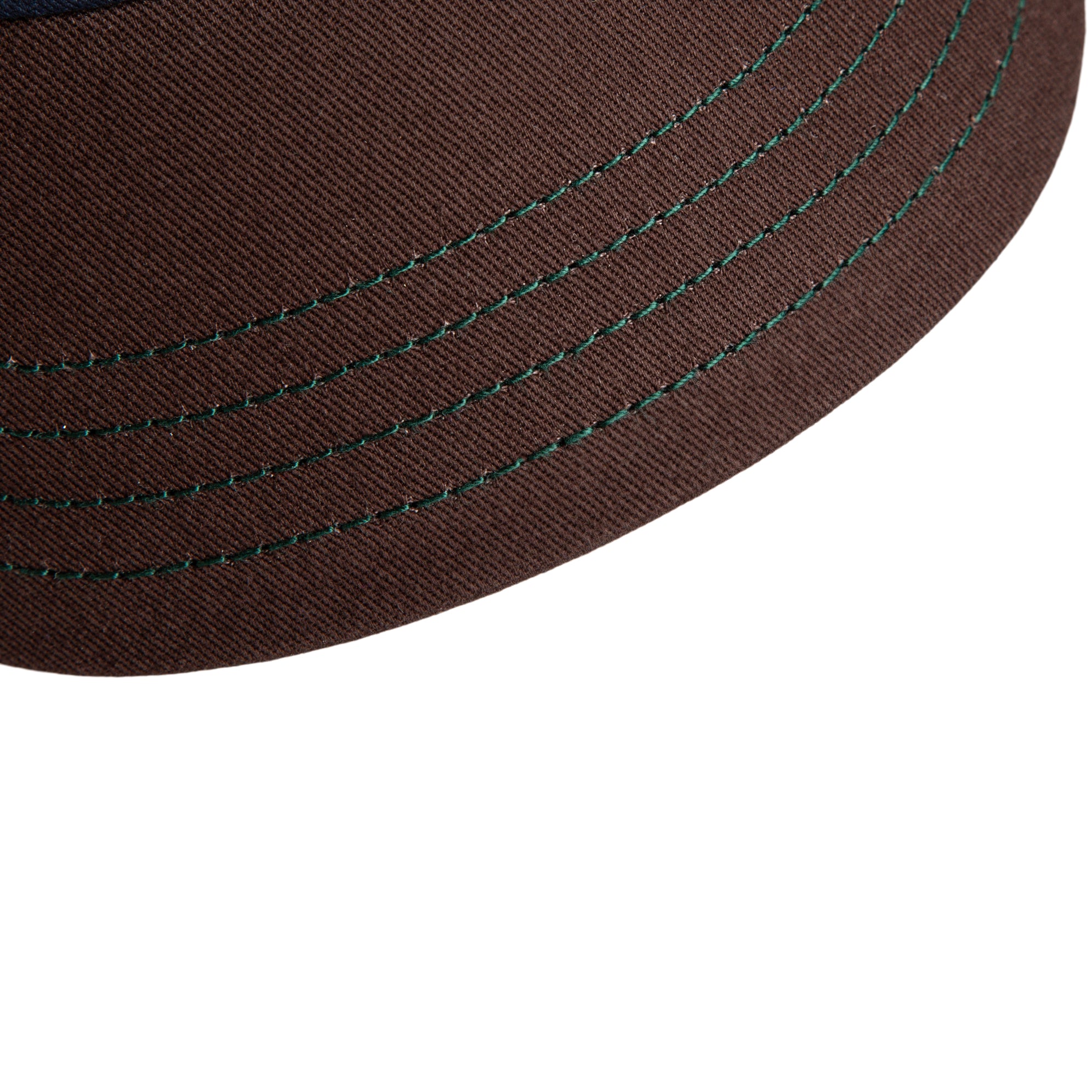 Goorin Bros tricolor giraf trucker cap i multicolor med mesh baggrund og justerbar rem, unisex design.