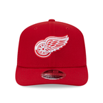 New Era 9SEVENTY Stretch Mesh Snapback cap i Detroit Red Wings design, med mesh materiale og justerbar snapback.