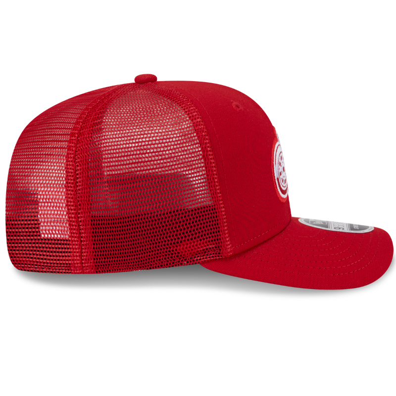 New Era 9SEVENTY stretch mesh snapback cap med Detroit Red Wings logo og mesh materiale, sort og rød farvekombination