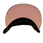 Sort og pink New Era 9FIFTY snapback cap med NY Yankees logo og blomsterdesign, UV-beskyttelse, i et stilfuldt udseende