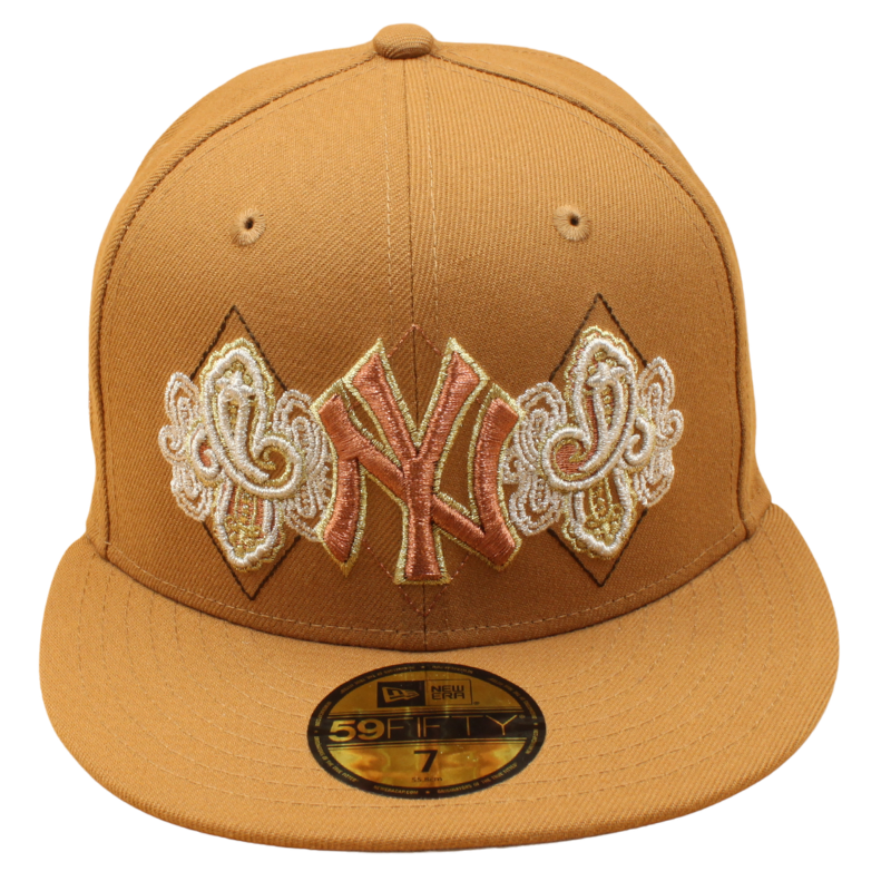New Era 59FIFTY New York Yankees WS 1962 paisley cap i bronze farve, detaljeret mønster og klassisk baseballstil.
