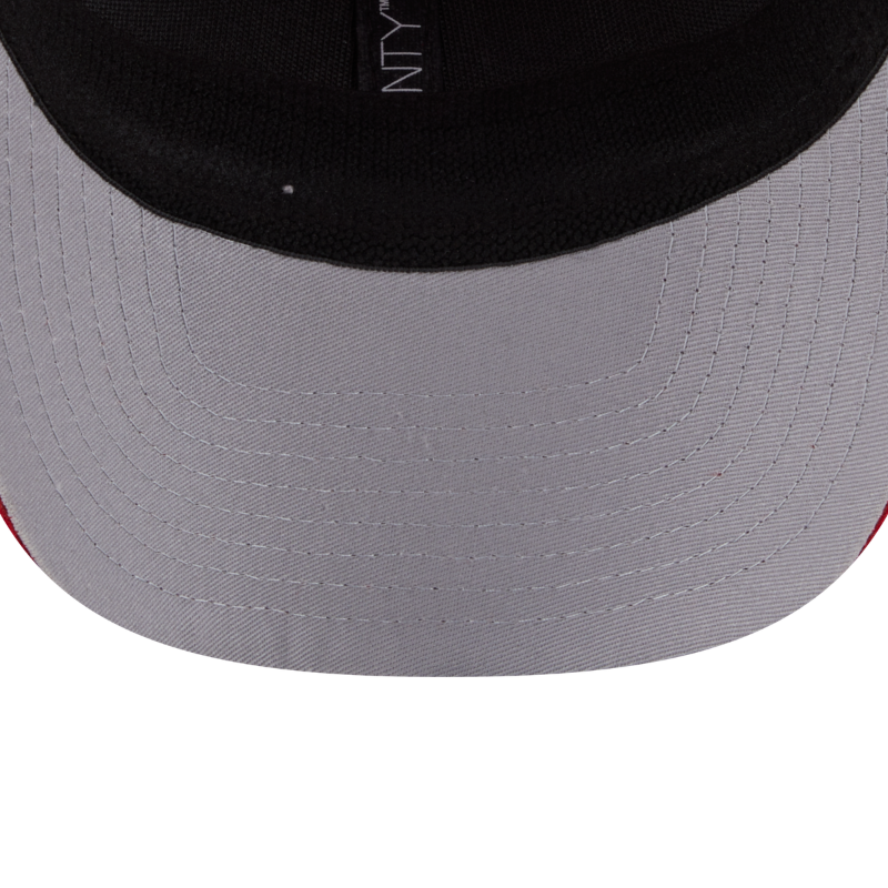 Dækkesag med New Era 9SEVENTY stretch mesh snapback cap i Detroit Red Wings design med mesh materiale.