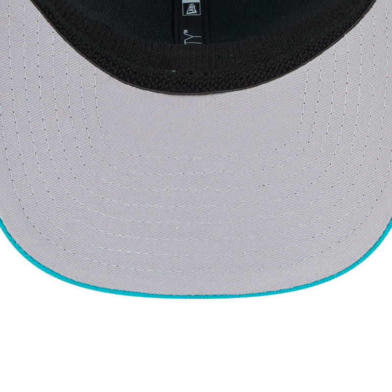 Ny Era Miami Dolphins 9SEVENTY stretch mesh snapback cap med justerbar snaplukning og mesh-paneler.