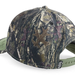 Von Dutch A-Frame kasket med oval patch i grøn camo, afslappet hovedbeklædning med mærke logo og camouflageprint.