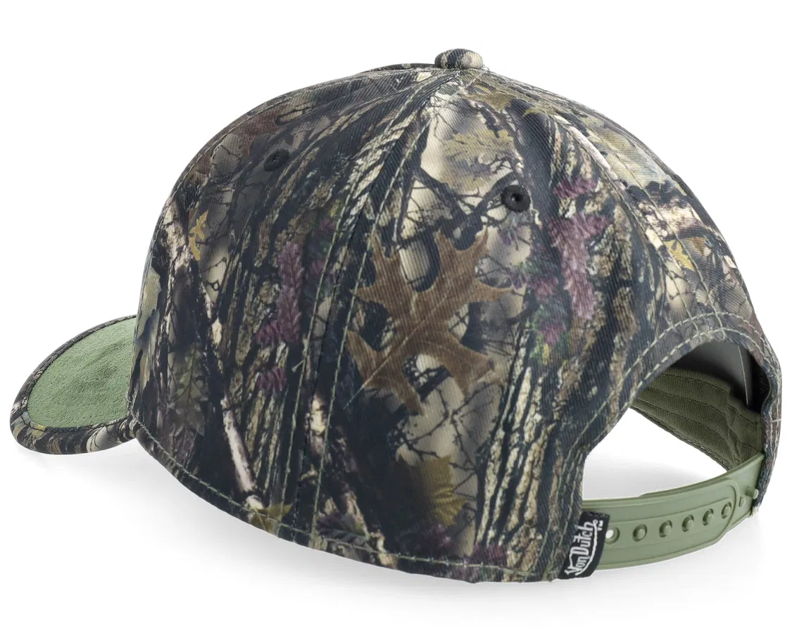 Von Dutch A-Frame kasket med oval patch i grøn camo, afslappet hovedbeklædning med mærke logo og camouflageprint.