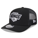 Sort New Era 9SEVENTY Stretch Mesh snapback cap med Los Angeles Kings logo og mesh-materiale.