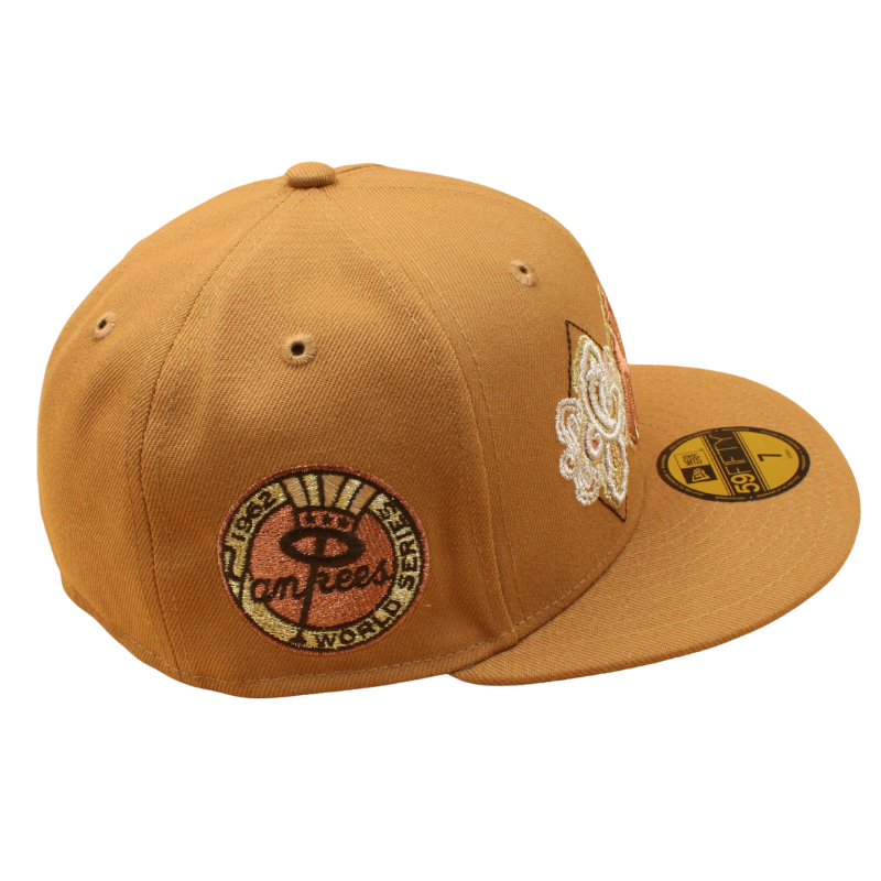 New Era 59FIFTY New York Yankees WS 1962 paisley bronze cap med Yankees logo og paisleymønster.