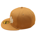 New Era 59FIFTY New York Yankees cap med paisley mønster i bronze, WS 1962 design, close-up af capens detaljer