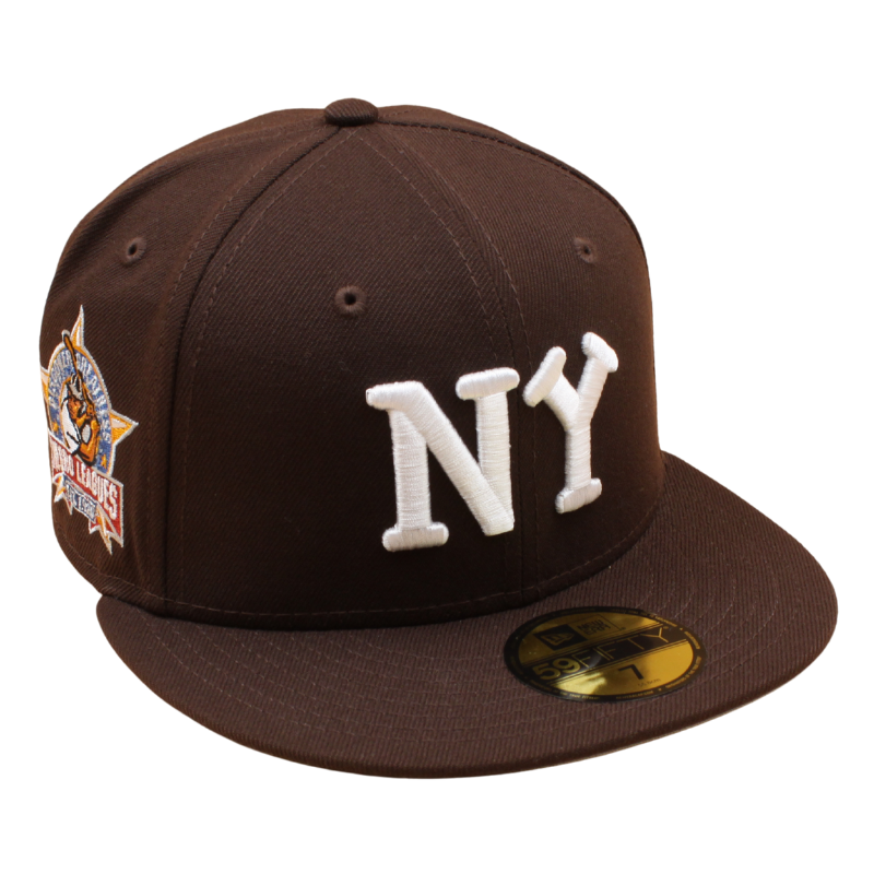 Sort New York Yankees 59FIFTY New Era kasket med brunt trælook, flat top og justerbar rem.