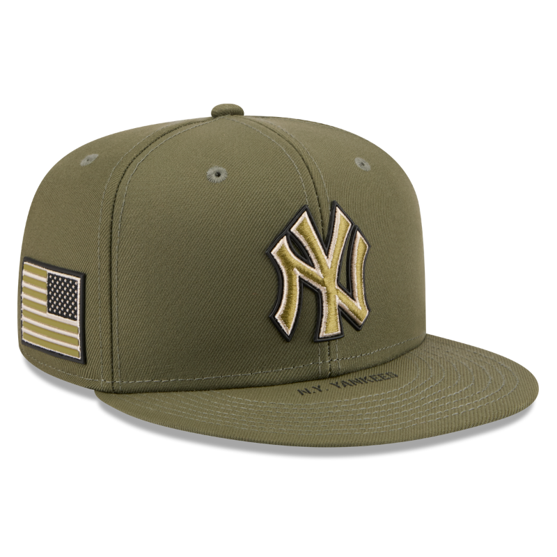 New Era 59FIFTY cap med NY Yankees logo og Armed Forces design i olivefarvet stof, justerbar snapback.