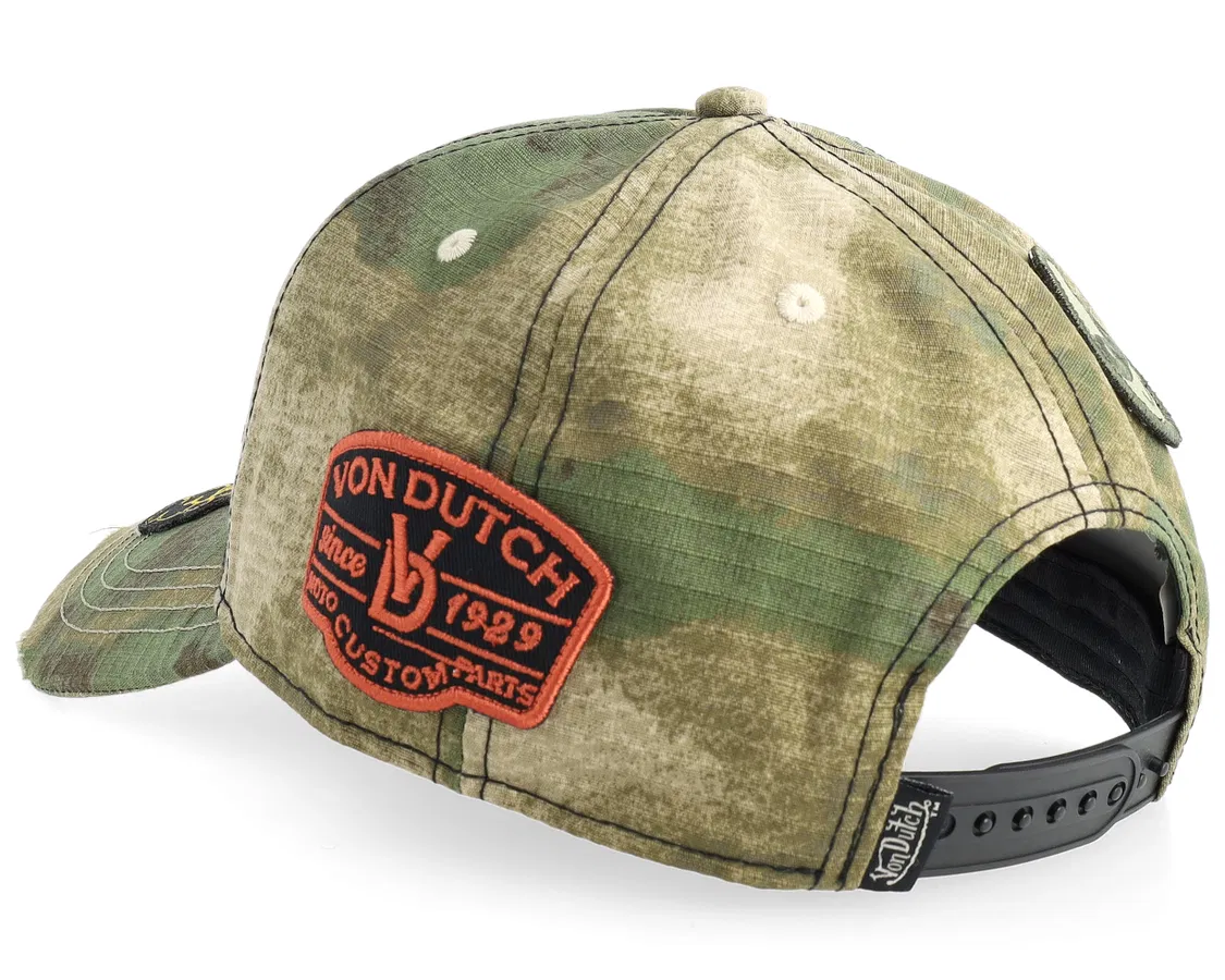 Von Dutch A-Frame kasket med oval patch i grøn camo, klassisk cap design med logo og camouflage mønster.