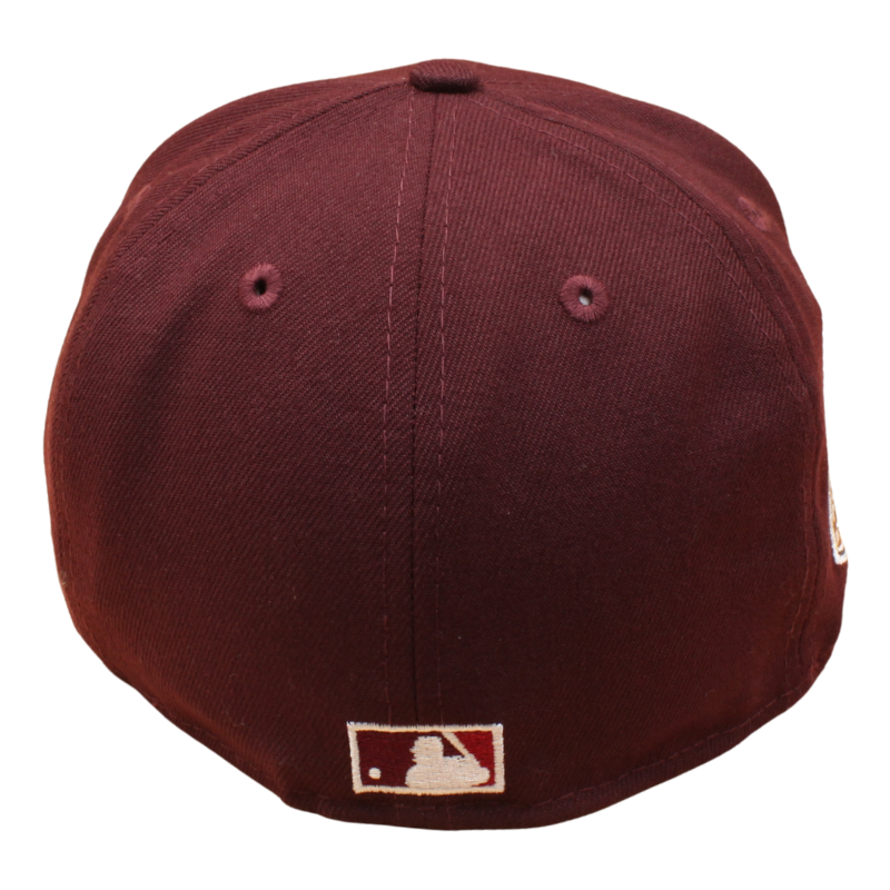 Maroon New Era 59FIFTY New York Yankees World Series 1950 cap med flat skygge og teamlogo foran.