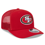 New Era 9SEVENTY stretch mesh snapback cap med San Francisco 49ers logo og mesh-materiale, sort og rød farvekombination.