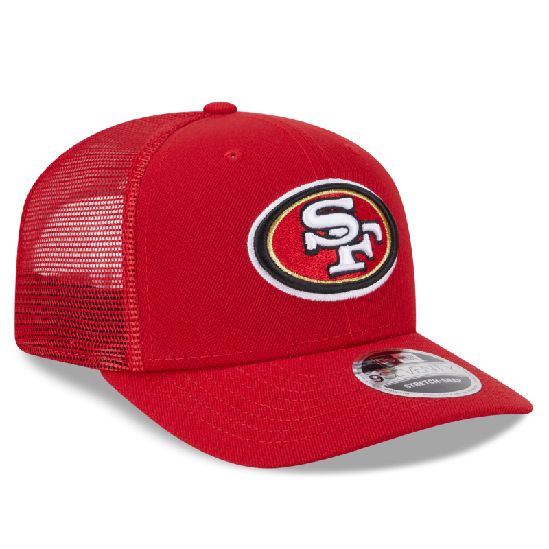 New Era 9SEVENTY stretch mesh snapback cap med San Francisco 49ers logo og mesh-materiale, sort og rød farvekombination.