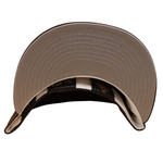 Sort New York Yankees 59FIFTY cap fra New Era med brændt trædesignet og flat top, vises fra front.