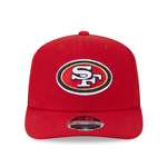 New Era 9SEVENTY Stretch Mesh snapback cap med San Francisco 49ers logo i fronten, sort og rød med mesh-materiale.
