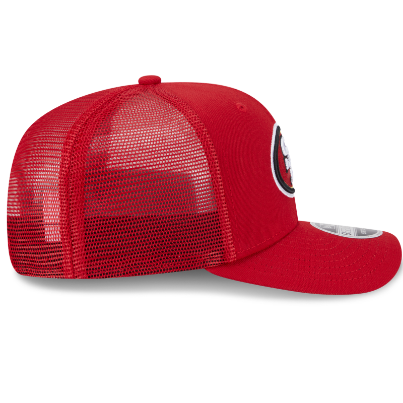 New Era 9SEVENTY stretch mesh snapback cap med San Francisco 49ers logo og justerbar rem.