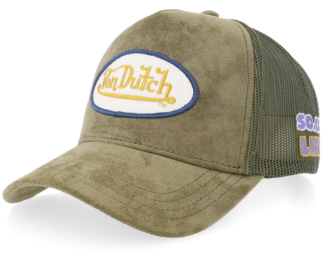 Von Dutch trucker cap i olivengrøn suede med oval patch, justerbar snapback og klassisk stil.