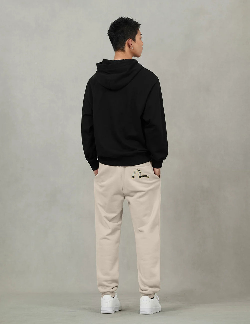 Sort EVISU hoodie med seagull-udskrivning, rund hals, blødt bomuldsstof og afslappet pasform