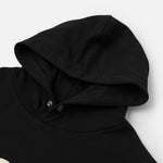 Sort EVISU hoodie med sejlsvag print, rund hals og komfortabel pasform, set foran mod kameraet.