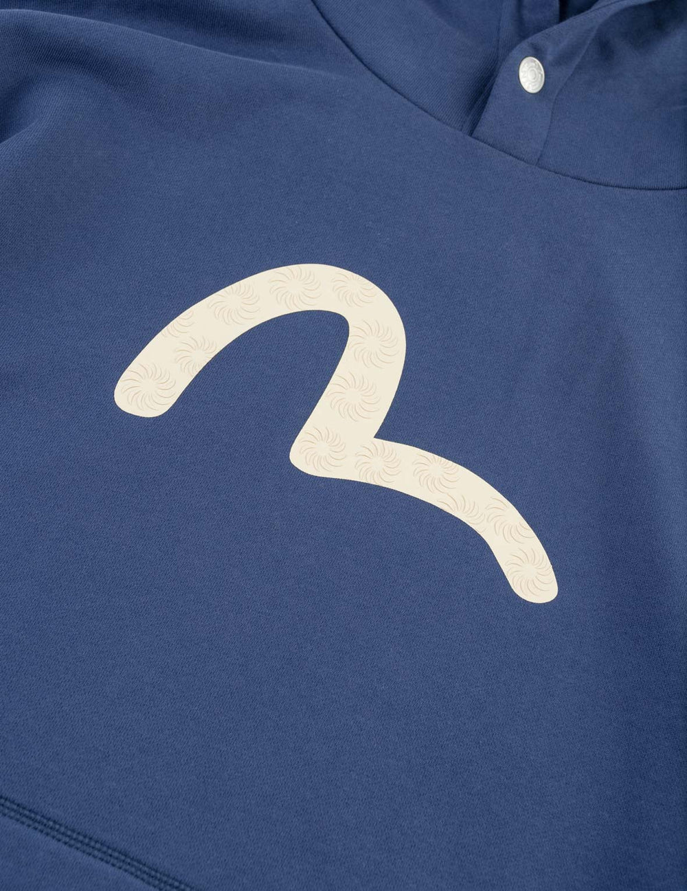Mørkeblå EVISU hoodie med seagull print, komfortabel crewneck i blødt materiale.