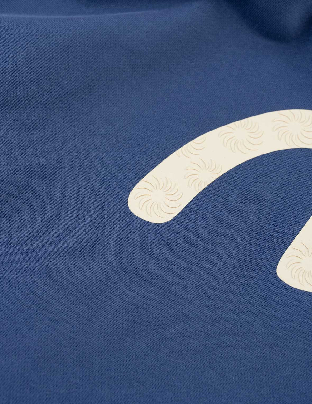 Dunk blå EVISU hoodie med sejlgullprint, komfortabel crewneck i blødt stof, afslappet stil og unikt design.