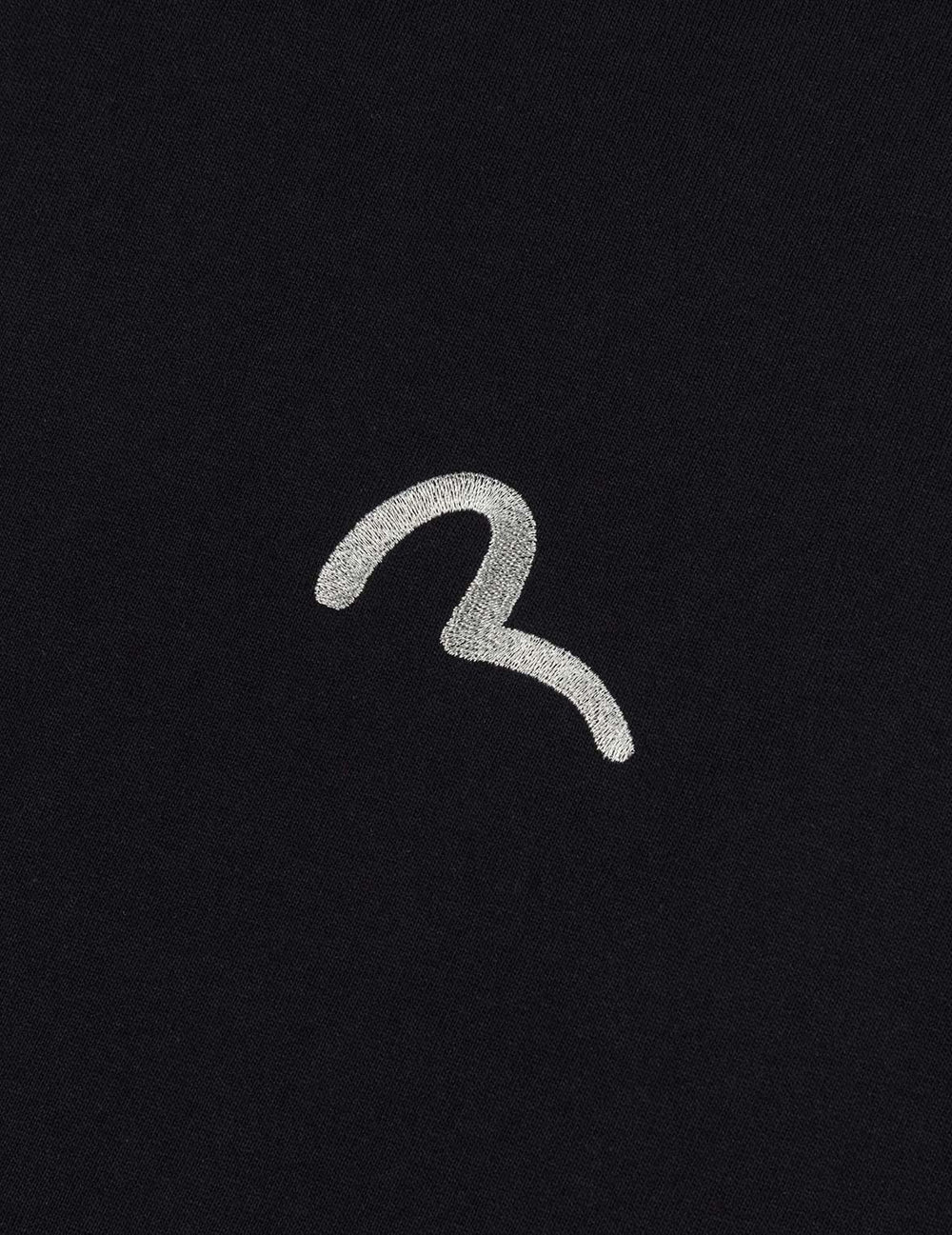 Sort EVISU T-shirt med sejlskib print, kortærmet, afslappet pasform, lavet af blødt bomuldskvalitet.