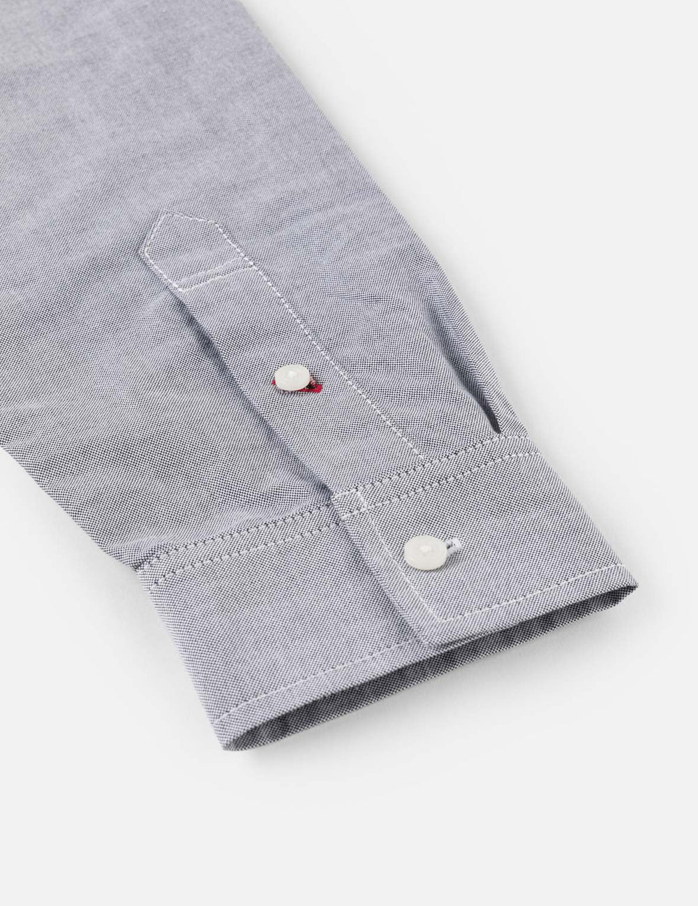 Grå EVISU Oxford skjorte med sort mågeskriftprint, langærmet herre shirt i klassisk stil og komfortabelt materiale.