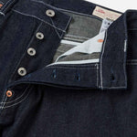 EVISU jeans med håndtrykt Daicock print i vaskede indigo farver, lys blå denim med klassisk pasform og synlige syninger.