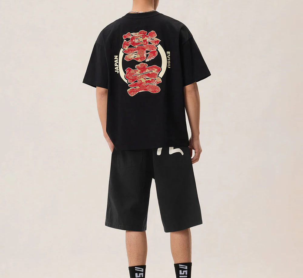 Sort EVISU shorts med sejlægsprint, vævet design og afslappet pasform, perfekt til sommer.
