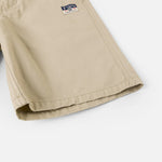 Beige EVISU shorts med sejlermønster, vævet materiale og afslappet pasform, vises i billedet.