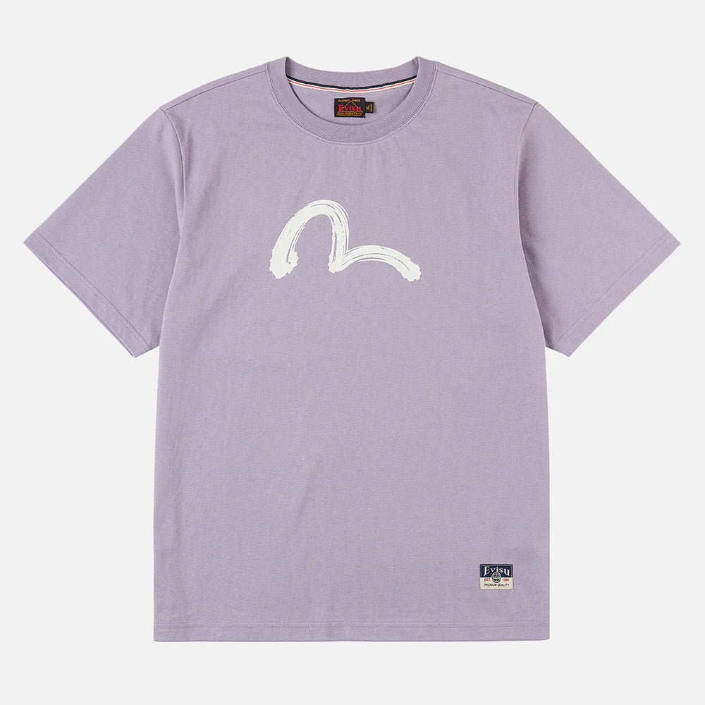 EVISU T-shirt med håndbørstet sejlskibsprint i dusty purple, afslappet herretøj med grafisk design.