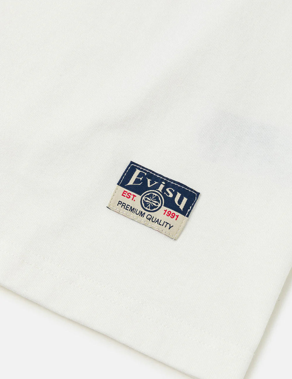 EVISU T-shirt med håndbørstet sejlæg print i off-white, kortærmet t-shirt med logo og maritime design.