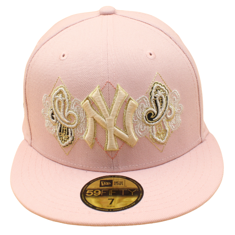New Era 59FIFTY New York Yankees baseballkasket med pink paisley mønster og WS 1962 design.