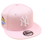 New Era 9FIFTY snapback cap med New York Yankees 1999 World Series logo i pink og grå med UV-beskyttelse