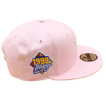 New Era 9FIFTY snapback cap med New York Yankees 1999 World Series design i pink og grå med UV-beskyttelse