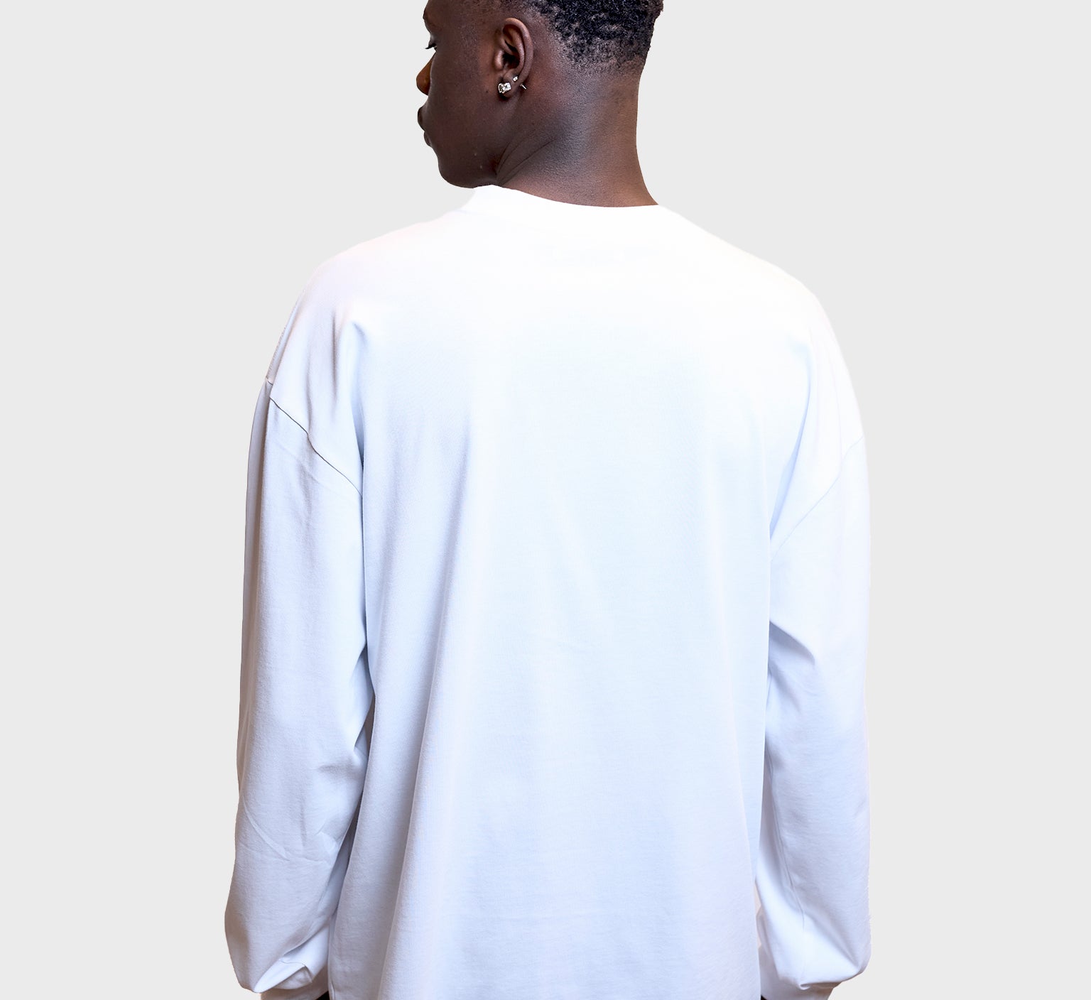 Hvid Lau Lau Biggie Tee LS T-shirt med langt ærme og logo-tryk foran, afslappet og stilfuldt til hverdag.