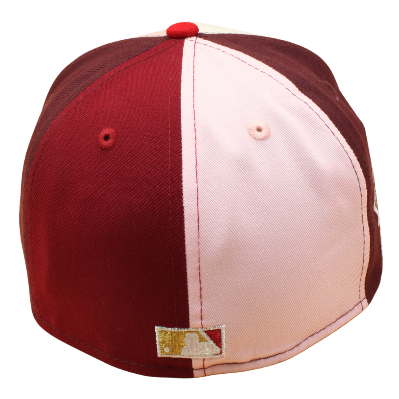 New Era 59FIFTY Yankees World Series 1999 cap i krom, maroon og pink farver, med Yankees logo og detaljer.