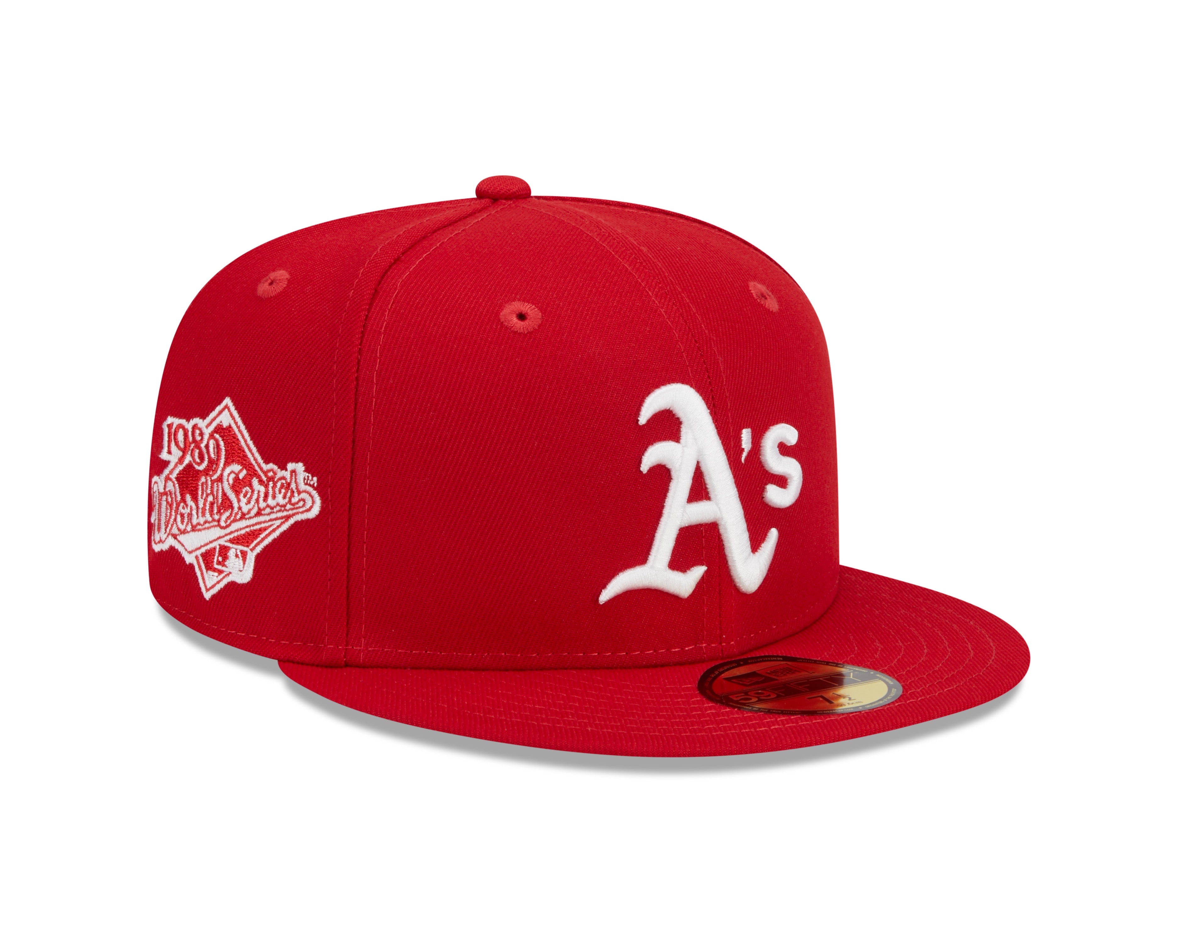 New Era 59FIFTY fitted cap med Oakland Athletics logo, rød farve og WS 1989-emblem, sportet af en person.
