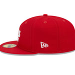 New Era 59FIFTY fitted cap med Oakland Athletics logo og scarlet farve, WS 1989-design, set fra sidetil.