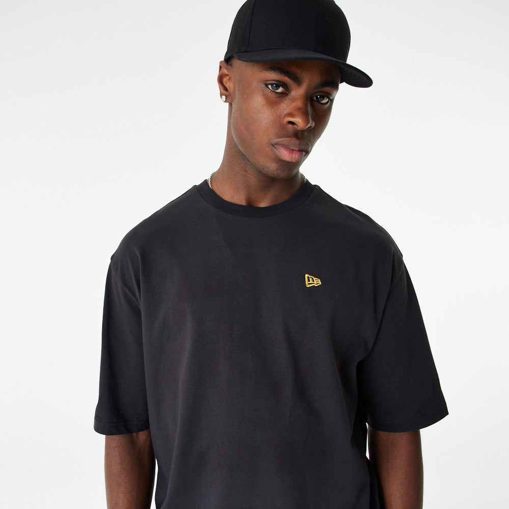 New Era - NE Sticker Tee Oversize - Black - Headz Up 