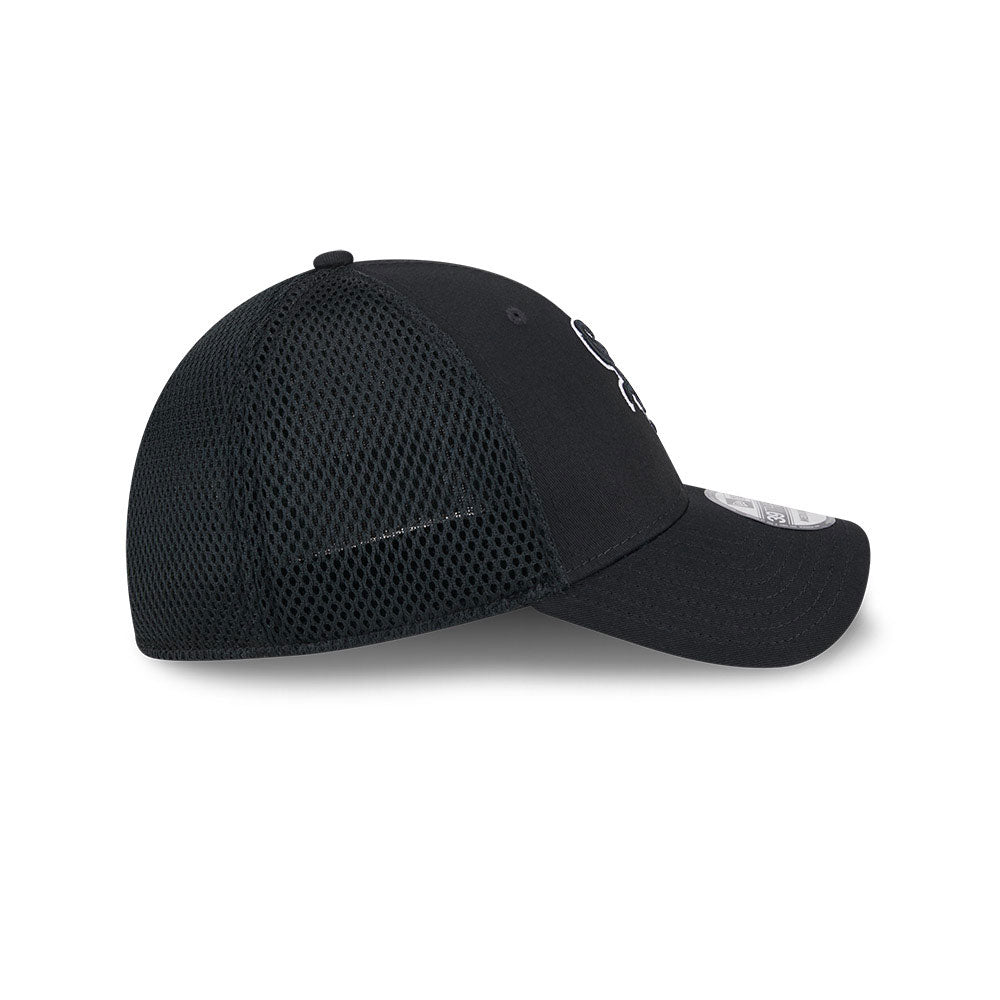 Sort New Era Chicago White Sox MLB Neo 39THIRTY stretch fit cap med logo og elastisk pasform.