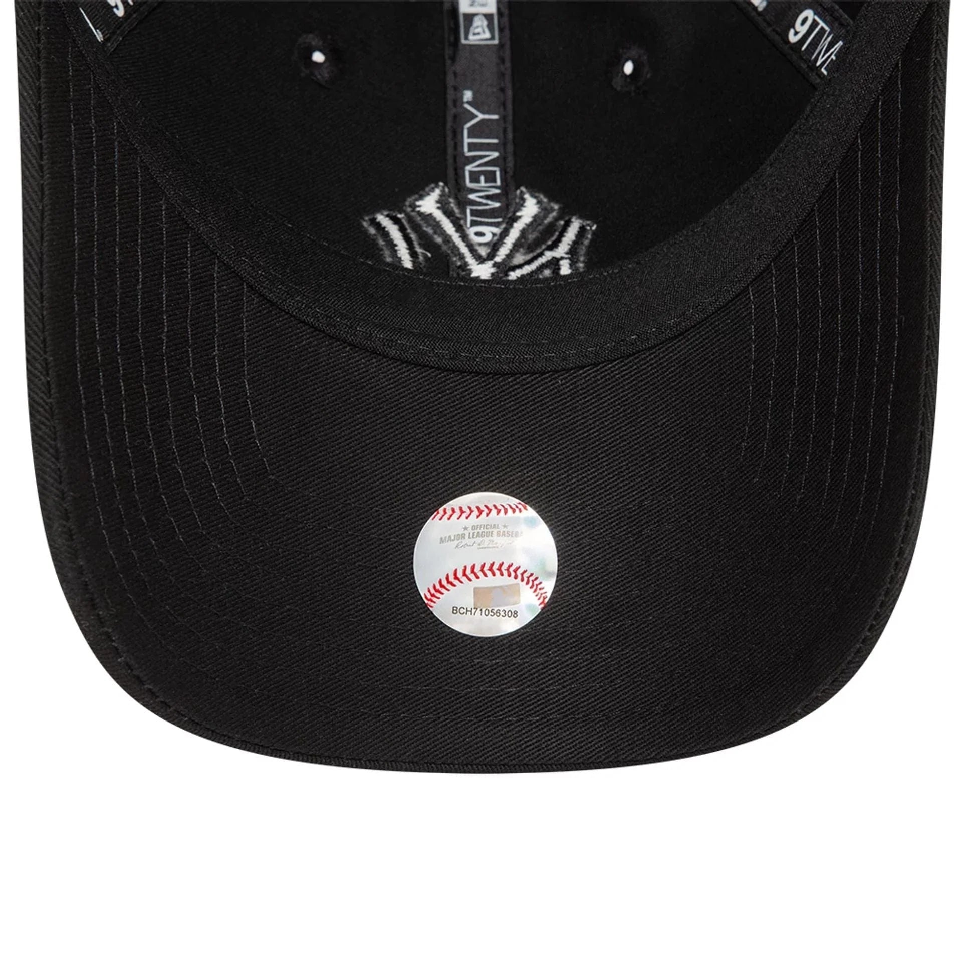 New Era - League Essential - 9TWENTY - New York Yankees - Washed Black On Black - Headz Up 