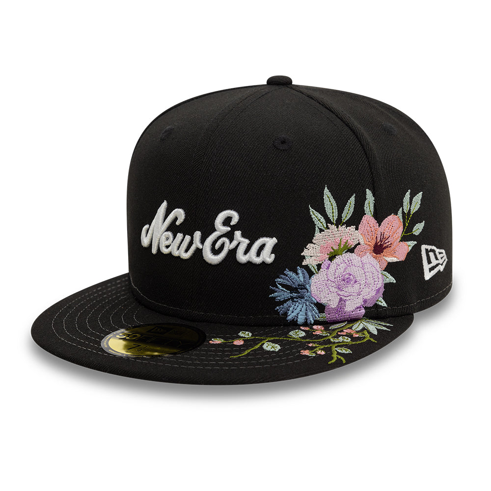 Sort New Era 59FIFTY fitted kasket med blomsterbroderi, perfekt til stilfuld hovedbeklædning
