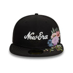 Sort New Era 59FIFTY fitted cap med blomsterbroderi, klassisk design og komfortabel pasform.