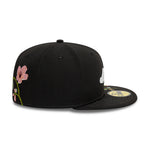 Sort New Era 59FIFTY fitted cap med blomsterbroderi, sporty design og komfortabel pasform.