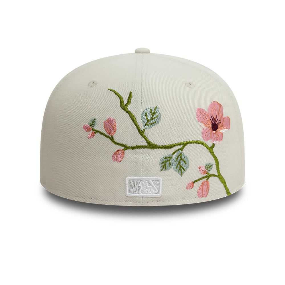 New Era 59FIFTY fitted New York Yankees cap med blomsterbroderi i stenfarvet, sporty og stilfuldt tilbehør.