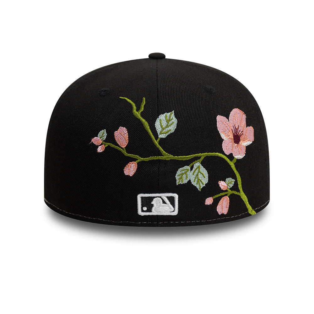 Sort New Era 59FIFTY fitted cap med Chicago White Sox blomsterbroderi, afslappet sportstil og detaljeret design.