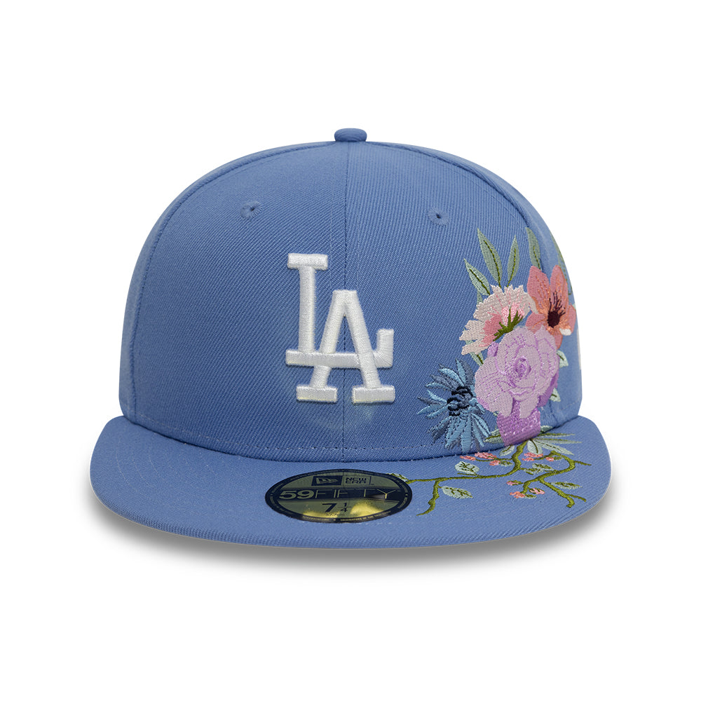 Lys blå New Era 59FIFTY fitted cap med floral broderi og Los Angeles Dodgers logo, her vist fra front.